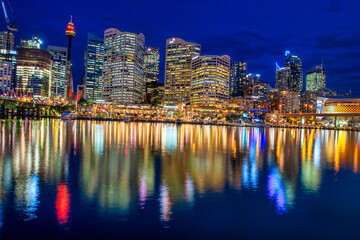 Fototapeta na wymiar SYDNEY - NOVEMBER 11, 2015: Sydney Darling Harbour at night