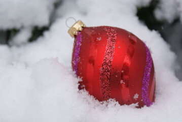 Fototapeta na wymiar Snowy Ornament