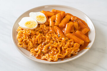 Rabokki (Ramen or Korean instant noodle and Tteokbokki) in spicy korean sauce