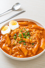 Korean instant noodle and Tteokbokki in Korean spicy sauce - Rabokki