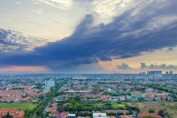 Obraz premium Beautiful dense residential houses with cloudy sky