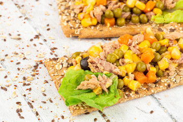 Sandwiches with tuna fish and vegetables