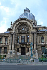 Fototapeta na wymiar El Palacio CEC (en rumano, Palatul C.E.C.), construido en 1900. Está situado en Calea Victoriei frente al Museo Nacional de Historia, en Bucarest, Rumanía.