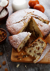 Cake with raisin
