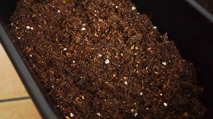 腐葉土とプランター