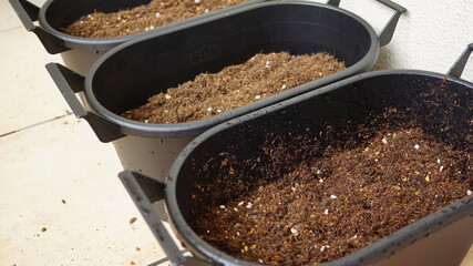 腐葉土とプランター