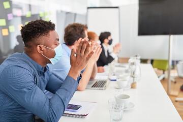 Geschäftsleute in einem Seminar für Fortbildung