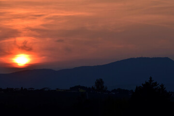 Sonnenuntergang mit Blick auf den Schöckl (Grazer Hausberg)