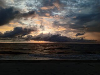 Naklejka na ściany i meble see the sunset on the beach