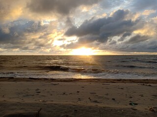 Fototapeta premium see the sunset on the beach