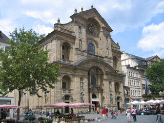 Fototapeta na wymiar St. Martinskirche am Grünen Markt - Bamberg in Franken - UNESCO Welterbe - Historische Architektur