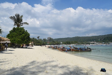 Fototapeta na wymiar Phi Phi Island beach