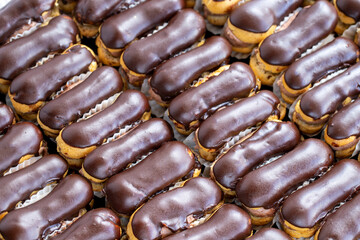 chocolate and cream eclairs cake

