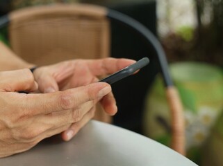 Close-Up a mobile phone handle to was playing in the cafe.