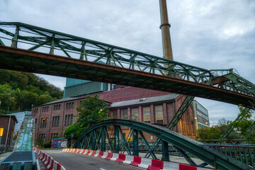 Industriegebiet und alte Brücken in Wuppertal