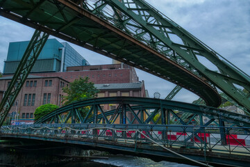 Fototapeta premium Alte Brücke und Fabrik in Wuppertal