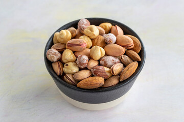 Obraz na płótnie Canvas mixed nuts in bowl - on white background