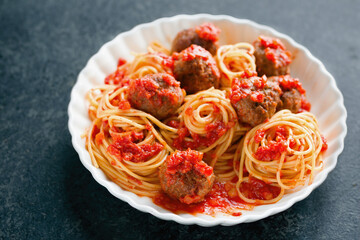 spaghetti with tomato sauce