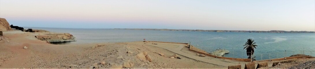 Abu Simbel es un sitio arqueológico que consta de templos egipcios ubicados en la orilla occidental del lago Nasser, cerca de Asuán. Egipto
