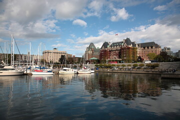 Fototapeta na wymiar View of Victoria Harbor with sailing boats and yachts under blue sky in Vancouver island, BC, Canada