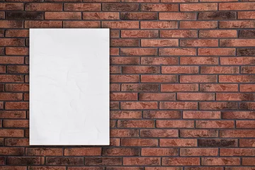 Crédence de cuisine en verre imprimé Mur de briques Blank creased poster on brick wall. Mockup for design