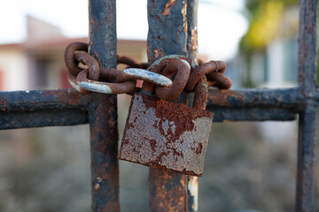 Rusty lock and chain.
