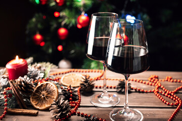 Fototapeta na wymiar Glasses of wine on the background of a decorated Christmas tree. New year mood