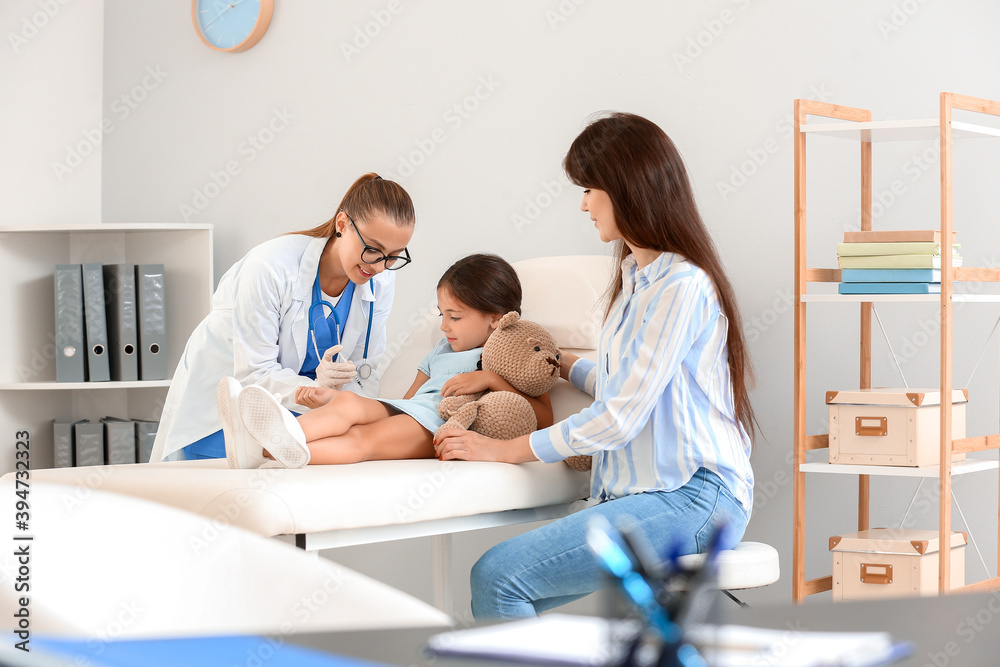 Canvas Prints Doctor giving diabetic girl insulin injection in clinic