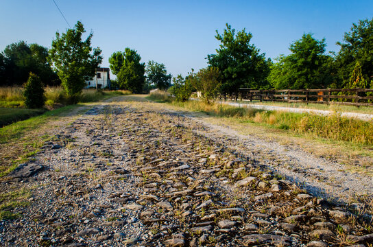 Il vecchio acciottolato della Via Francigena a Galleno, vicino ad Altopascio