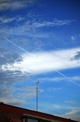 Obraz premium Blue sky, clouds, aerial with a perched bird