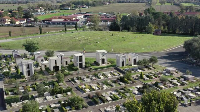 Cimitero di Prima Porta a Roma. Vista aerea da drone
