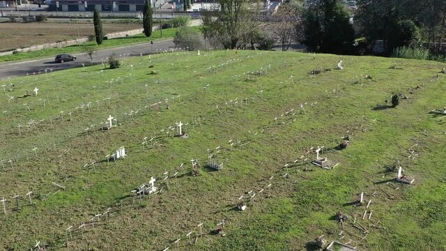 Cimitero di Prima Porta a Roma. Vista aerea da drone