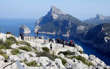 Touristische Sicht des Mittelmeers von Mirador es Colomer. Mallorca, Spanien, Europa  -- ...