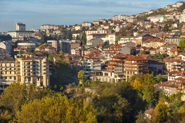 Fototapeta na wymiar VELIKO TARNOVO, BULGARIA -NOVEMBER 2, 2020: Amazing Sunrise view of city of Veliko Tarnovo, Bulgaria