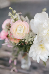 Obraz na płótnie Canvas Small arrangement of pale pink ranunculus at wedding