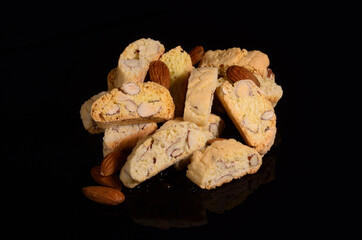Cantuccini are a traditional Italian almond pastry - Italienische Cantucci Kekse