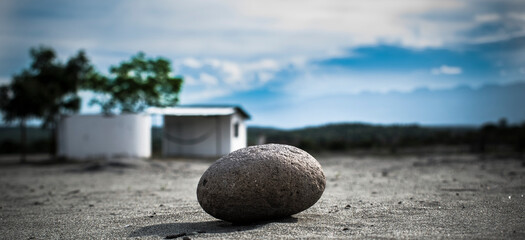una roca en el desierto