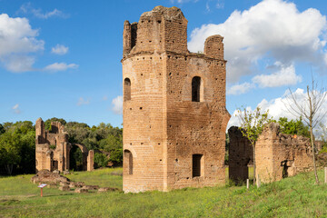 Naklejka premium Particular of Tower in the Cirrcle of Massenzioin appian way with a beautiful blue sky and clouds. Rome, Italy.