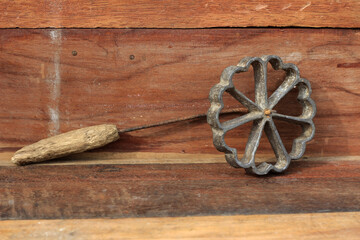 Shake cake mold made of aluminum.