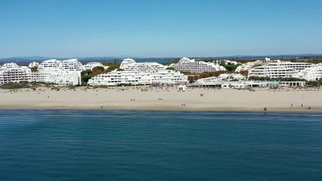 Survol de la Grande-Motte et de ses plages 