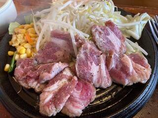 鉄板で焼ける　新鮮なラム肉　焼肉