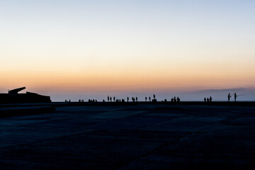 Obraz premium Pescadores en el malecón, La Habana, Cuba.