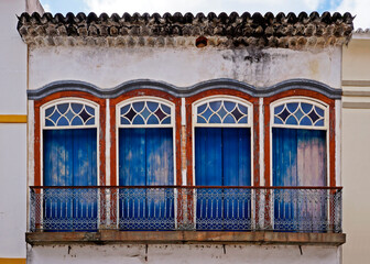 Fototapeta na wymiar Colonial balconies on facade in Sao Joao del Rei, Brazil 