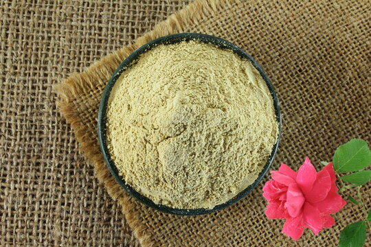 Fuller Earth Or Multani Mitti For Herbal Ayurvedic Face Pack With Rose 