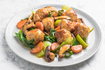 肉団子と野菜のオイスターソース炒め