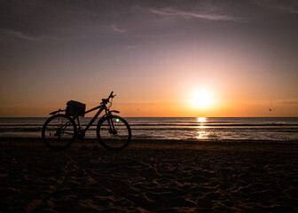 Fototapeta premium bicycle parked on the evening beach
