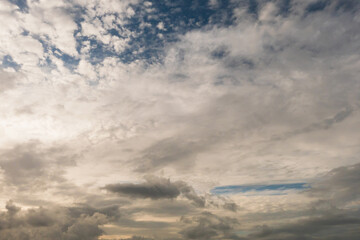 Obraz premium Beautiful white fluffy cloudy sky background,