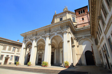 Fototapeta na wymiar Basilica di San Lorenzo di Milano 