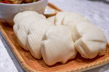 A delicious Xinjiang dish, lamb with white steamed bun