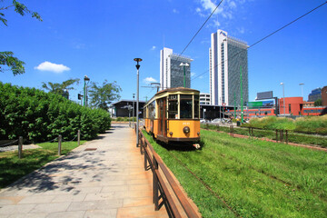 TRAM GIALLO A MILANO 